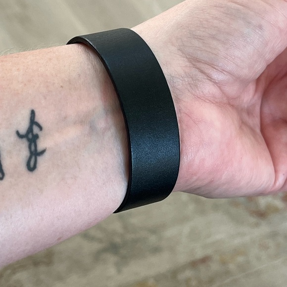 AUTHENTIC VERY RARE CHANEL Vintage Red Crystal Gold Buckle Leather Belt Bracelet - Picture 5 of 10